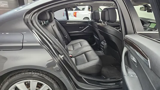 BMW 5 Series (F10) 528i 2013 12