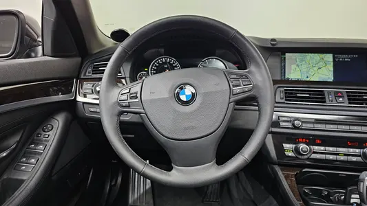 BMW 5 Series (F10) 528i 2013 13