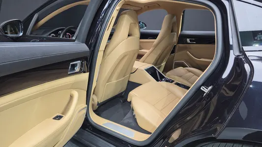 Porsche (971) 2.9 AWD E- 2018 12