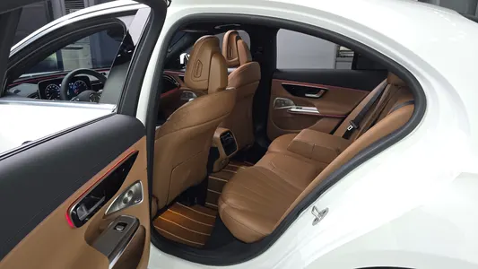 Mercedes-Benz E-Class W214 E300 4MATIC AMG Line 2026 11