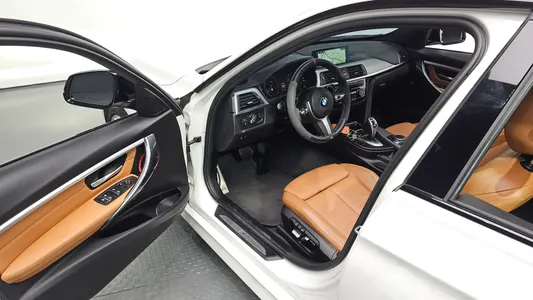 BMW 3 Series (F30) 330i M 2018 10