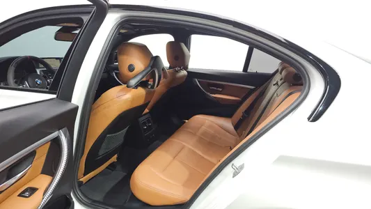 BMW 3 Series (F30) 330i M 2018 11