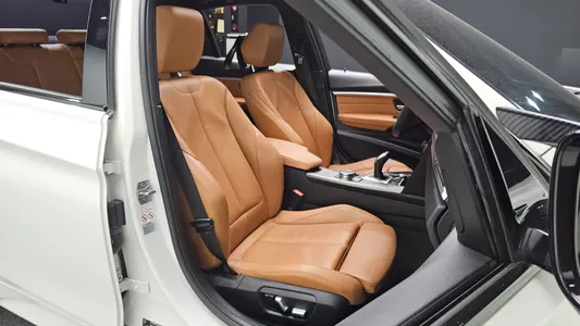 BMW 3 Series (F30) 330i M 2018 9