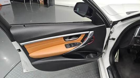 BMW 3 Series (F30) 330i M 2018 24
