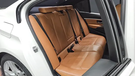 BMW 3 Series (F30) 330i M 2018 26