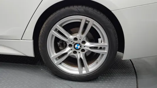 BMW 3 Series (F30) 330i M 2018 21