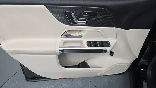 Mercedes-Benz GLB-Class X247 GLB220 2021 24