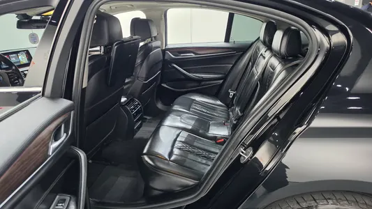 BMW 5 Series (G30) 530i 2018 11