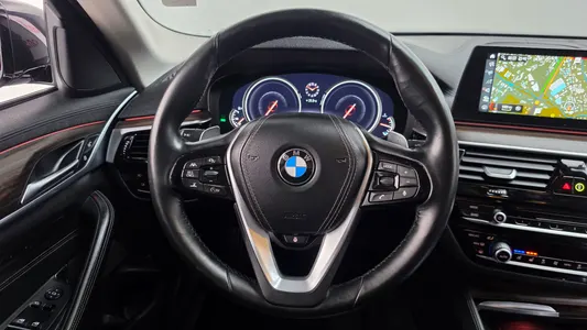 BMW 5 Series (G30) 530i 2018 13