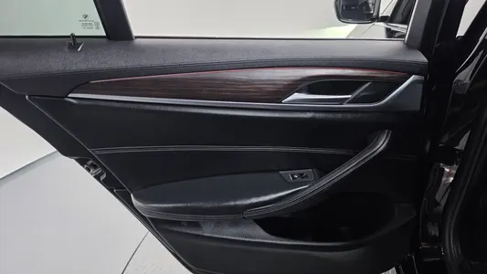 BMW 5 Series (G30) 530i 2018 25
