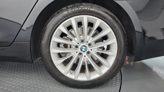 BMW 5 Series (G30) 530i 2018 21