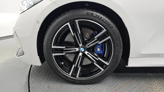 BMW 3 Series (G20) 320i M 2025 4