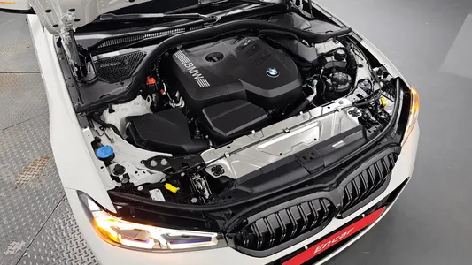BMW 3 Series (G20) 320i M 2025 5