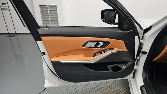 BMW 3 Series (G20) 320i M 2025 24