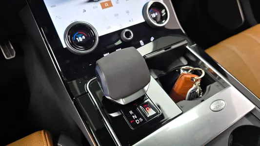 Land Rover 레인지로버 벨라 3.0 P400 R- HSE 2022 9