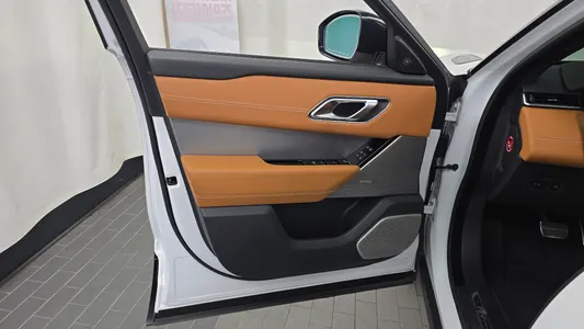 Land Rover 레인지로버 벨라 3.0 P400 R- HSE 2022 30