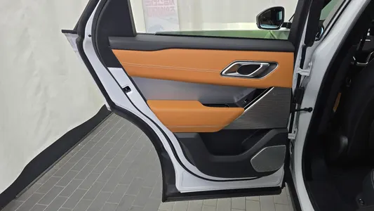 Land Rover 레인지로버 벨라 3.0 P400 R- HSE 2022 31