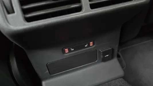 Land Rover 레인지로버 벨라 3.0 P400 R- HSE 2022 40