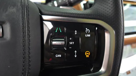 Land Rover 레인지로버 벨라 3.0 P400 R- HSE 2022 35
