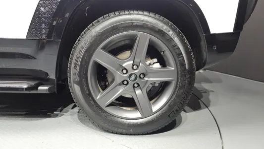 Land Rover (L663) 110 P300 X- SE 2024 21