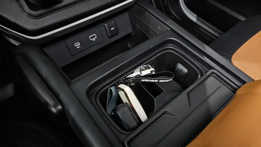 Land Rover (L663) 110 P300 X- SE 2024 31