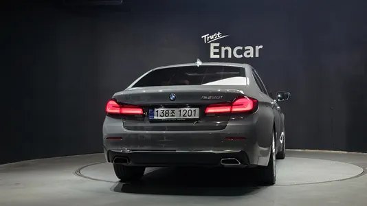 BMW 5 Series (G30) 520i 2021 4
