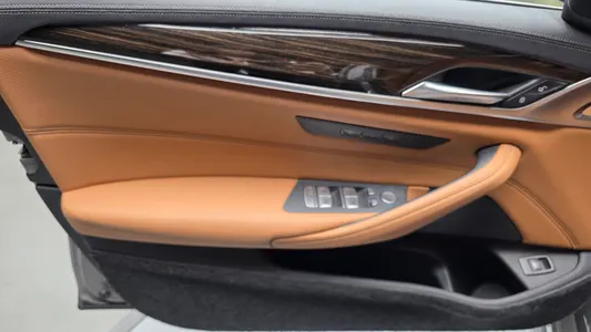 BMW 5 Series (G30) 520i 2021 24