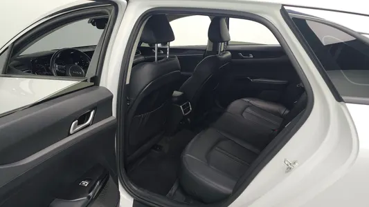 Kia K5 3 2.0 2021 12