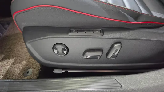 Volkswagen 8 2.0 GTI 2024 32