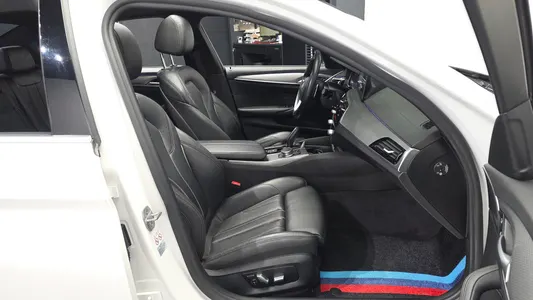 BMW 5 Series (G30) 530i M 2018 10