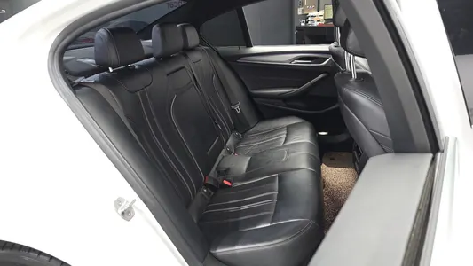 BMW 5 Series (G30) 530i M 2018 11