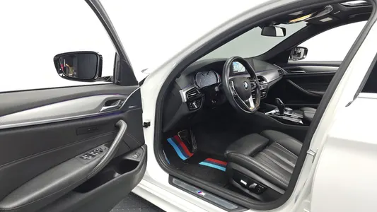 BMW 5 Series (G30) 530i M 2018 9
