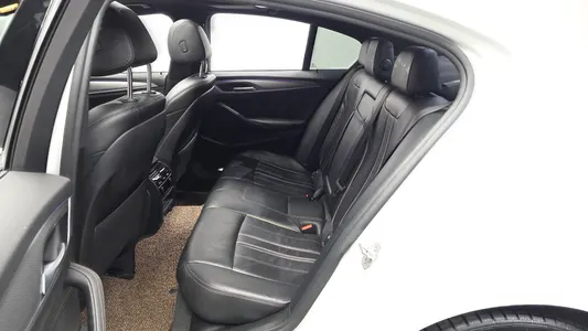 BMW 5 Series (G30) 530i M 2018 26