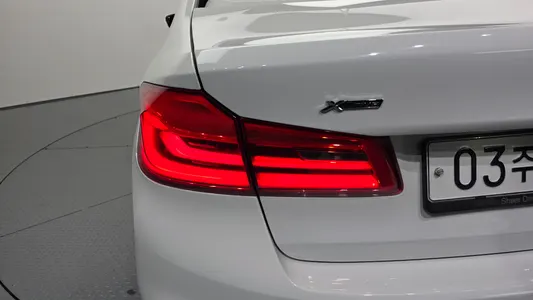 BMW 5 Series (G30) 530i M 2018 23