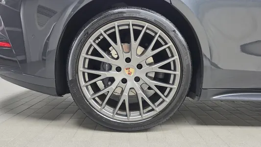 Porsche (976) 2.9 AWD 2024 4