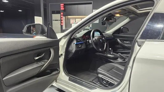 BMW 3 Series GT (F34) GT 320d xDrive 2015 9