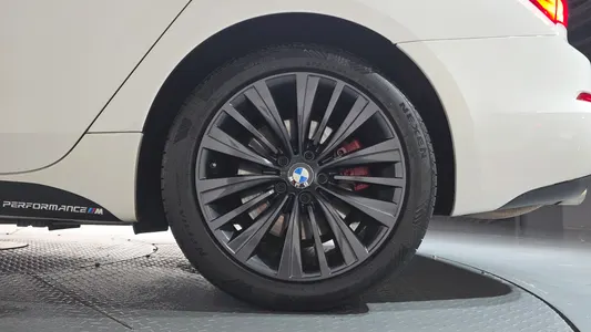 BMW 5 Series GT (F07) GT 30d xDrive 2016 21