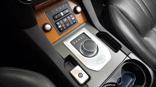 Land Rover 4 3.0 SDV6 SE 2015 9