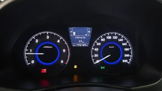 Hyundai () 1.6 VGT 2012 8