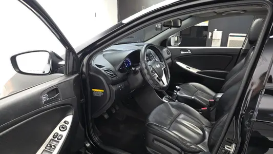 Hyundai () 1.6 VGT 2012 10