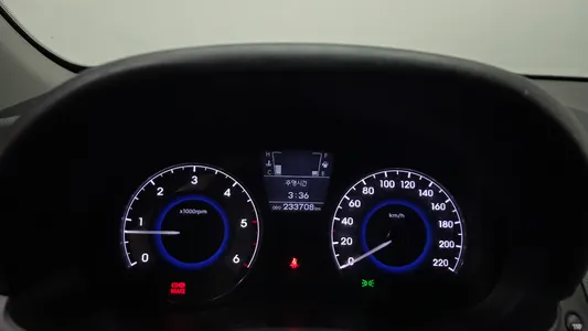 Hyundai () 1.6 VGT 2012 8