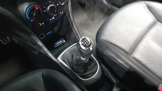 Hyundai () 1.6 VGT 2012 9