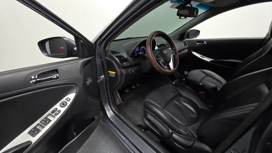 Hyundai () 1.6 VGT 2012 10