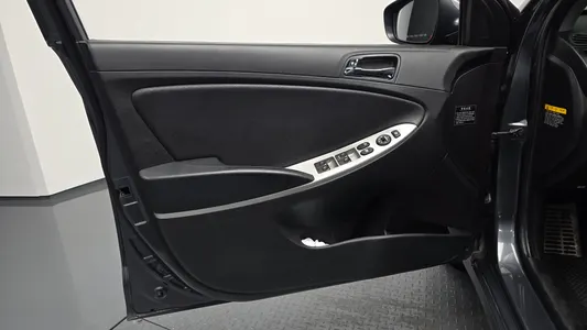 Hyundai () 1.6 VGT 2012 24