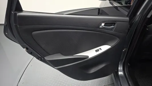 Hyundai () 1.6 VGT 2012 25