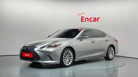 Lexus ES300h 7 2020