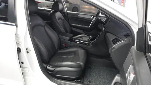 Hyundai LF 2.0 2015 27