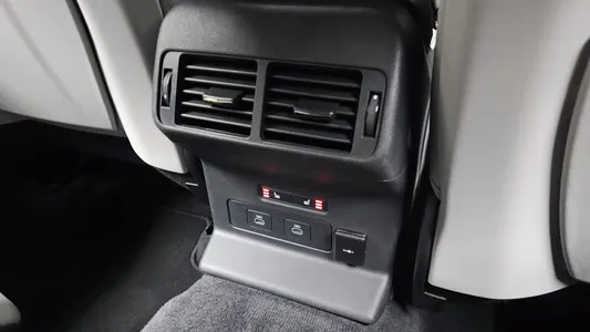 Land Rover 레인지로버 벨라 2.0 P250 SE 2025 31