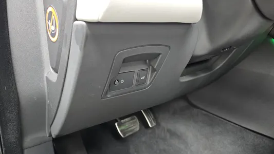 Land Rover 레인지로버 벨라 2.0 P250 SE 2025 28