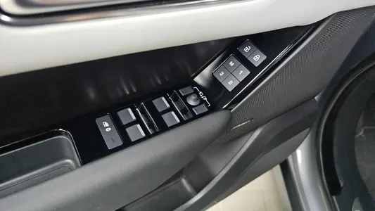 Land Rover 레인지로버 벨라 2.0 P250 SE 2025 30